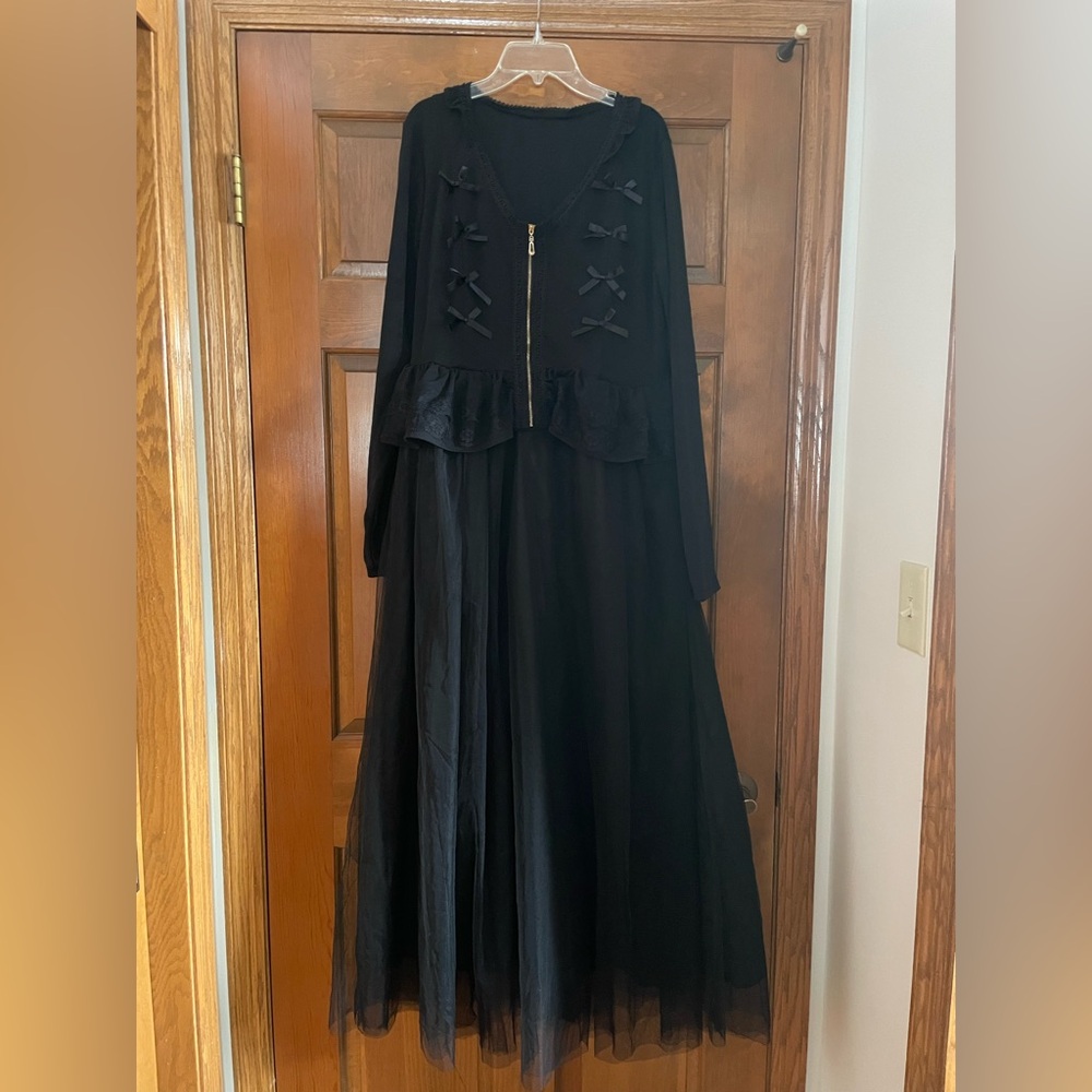 Black Long Sleeve V-Neck Maxi Dress with Bow Details M-L